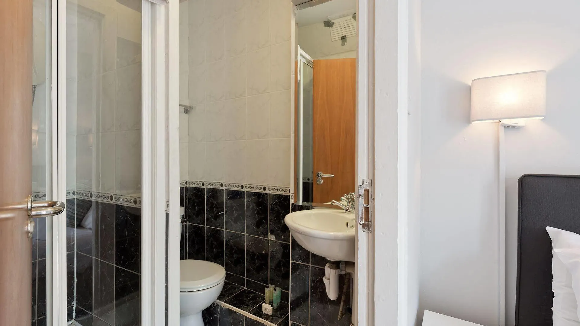 Temple Bar Townhouse 2*, Dublin